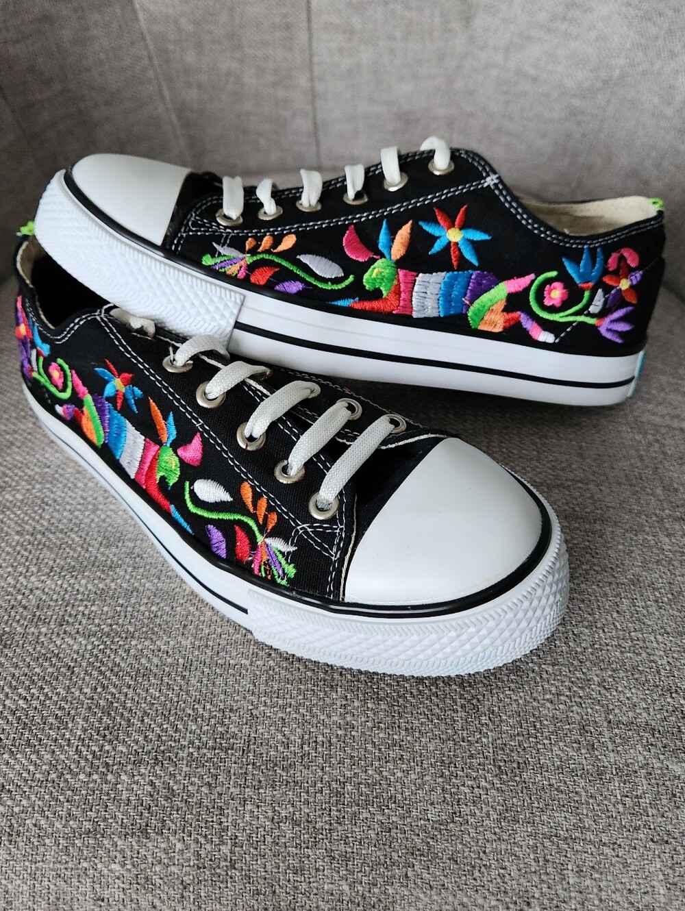 Artisanal Embroidered Flower Tennis Shoes Size 7 - 7.5